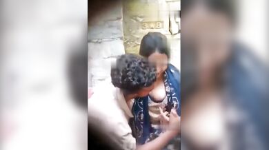 Khubsurat bhabhi ne chusa lover ka lund (spy cam mms)