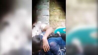 Khubsurat bhabhi ne chusa lover ka lund (spy cam mms)