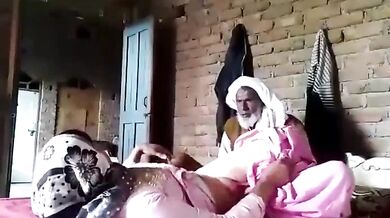 Dehati balochi sasur ne chodi apni khubsurat bahu