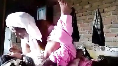 Dehati balochi sasur ne chodi apni khubsurat bahu