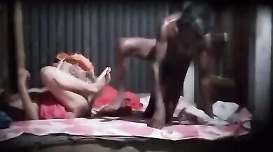 Abbu-Ammi ki hot chudai mobile mein record ki bete ne
