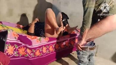 Bade mamme wali sexy Paki aunty ki fuddi maari uske yaar ne