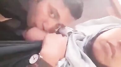 Mele mein apni saheli ke mamme choosta Pakistani launda