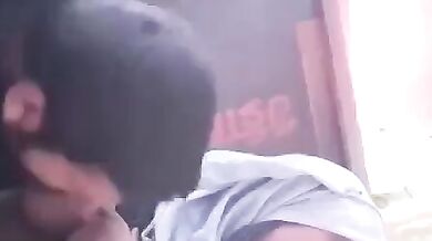 Mele mein apni saheli ke mamme choosta Pakistani launda