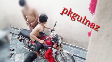 Motorcycle par janani ki fuddi chudai wali Muslim Porn Film